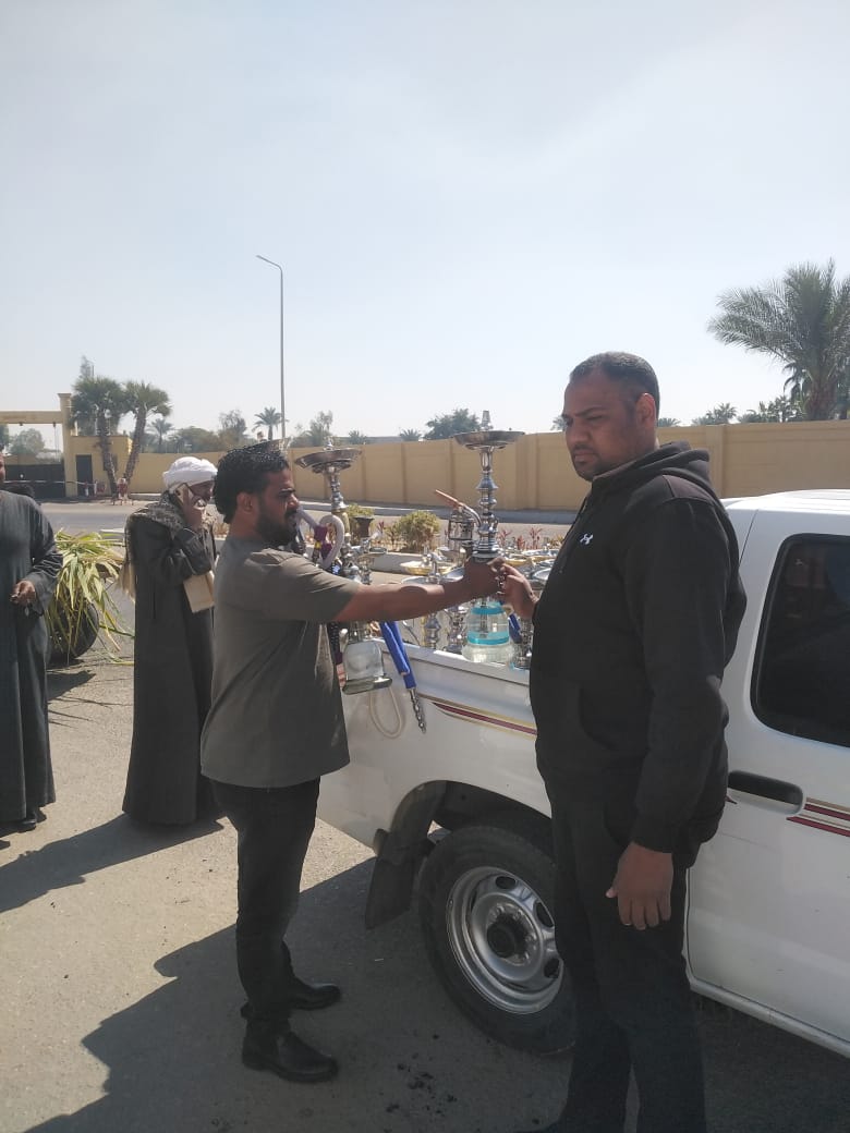 ضبط مقهى مخالف يقدم الشيشة لرواده فى حملات مكثفة بمدينة الأقصر (5)