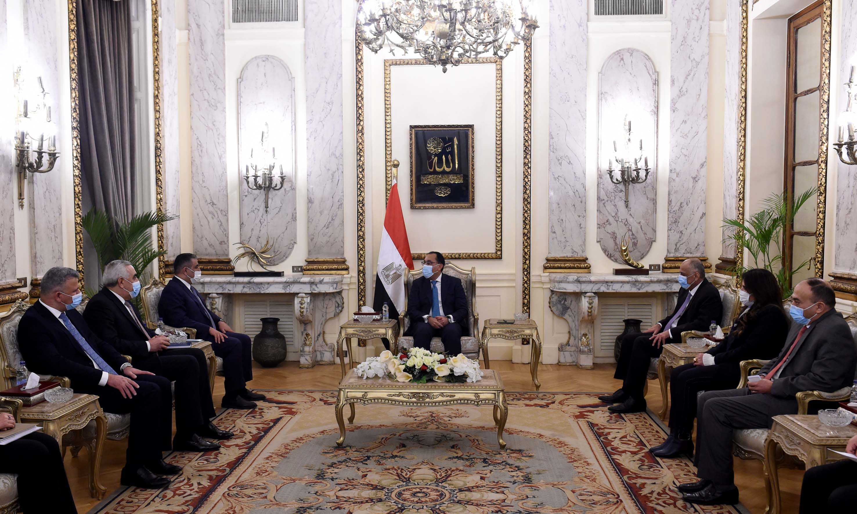 رئيس الوزراء يستقبل محافظ البنك المركزي العراقي (2)