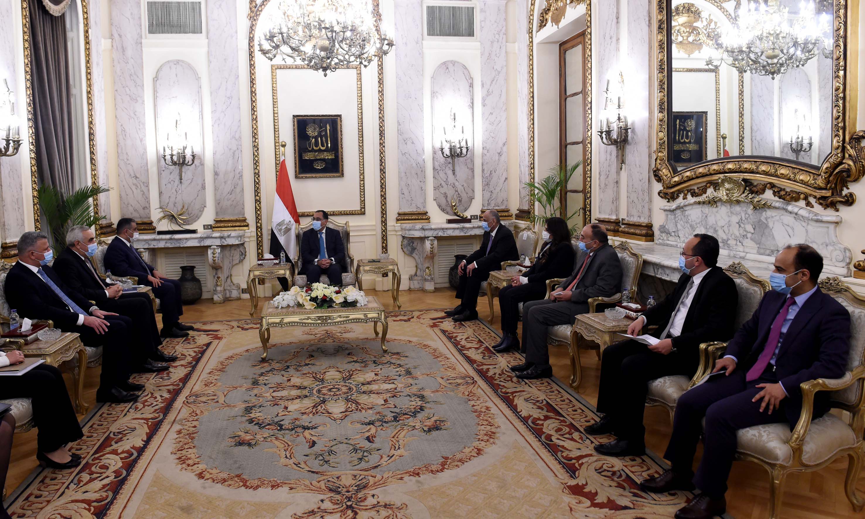 رئيس الوزراء يستقبل محافظ البنك المركزي العراقي (1)