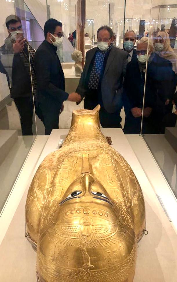 الرئيس الأسبق زار القاعة المركزية وقاعة المومياوات