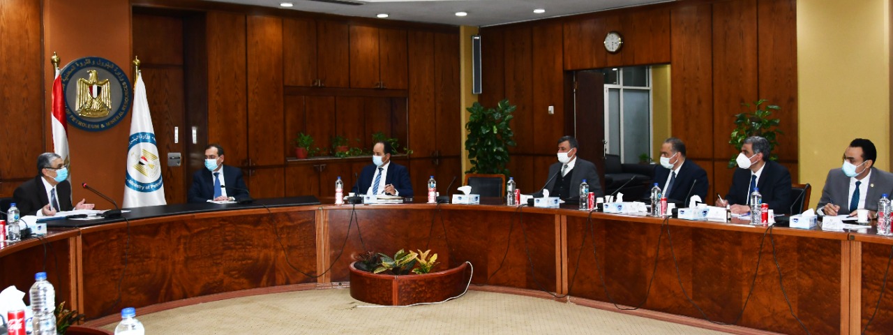 وزيرا البترول والثروة المعدنية والكهرباء خلال الاجتماع 2 وزيرا البترول والثروة المعدنية والكهرباء خلال الاجتماع 2