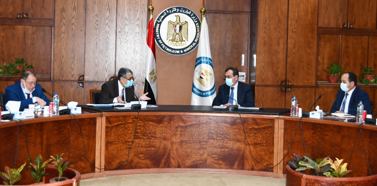 وزيرا البترول والثروة المعدنية والكهرباء خلال الاجتماع 1 وزيرا البترول والثروة المعدنية والكهرباء خلال الاجتماع 1