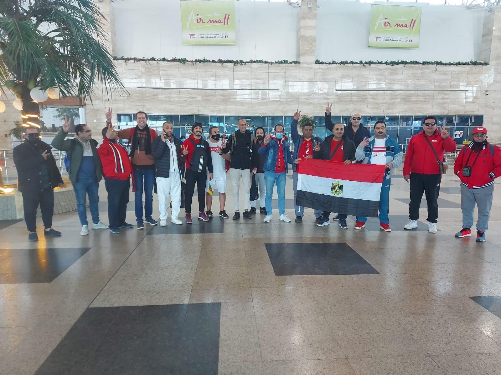 مطار القاهرة يُستقبل طائرة مشجعى المنتخب العائدين من الكاميرون (5)