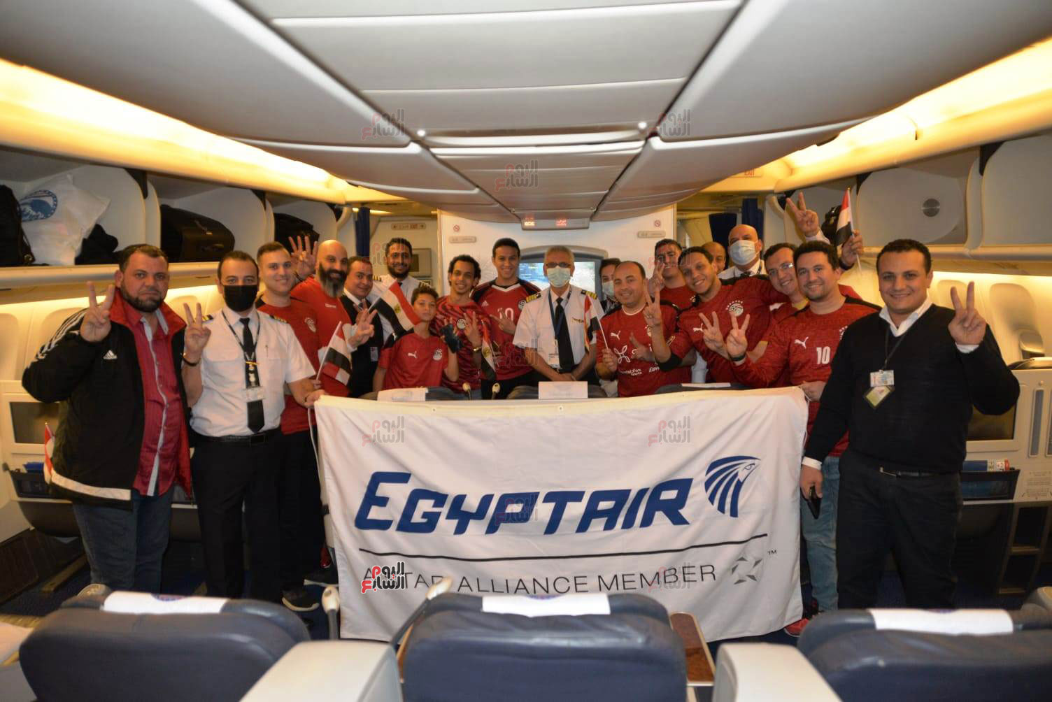 رحلات-خاصة-لمصر-للطيران-تنطلق-إلى-الكاميرون-لنقل-مشجعي-المنتخب-(20)