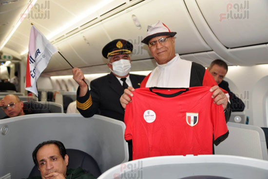 رحلات-خاصة-لمصر-للطيران-تنطلق-إلى-الكاميرون-لنقل-مشجعي-المنتخب-(11)