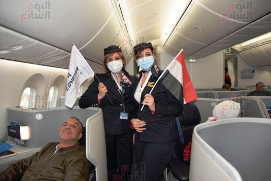 رحلات-خاصة-لمصر-للطيران-تنطلق-إلى-الكاميرون-لنقل-مشجعي-المنتخب-(18)
