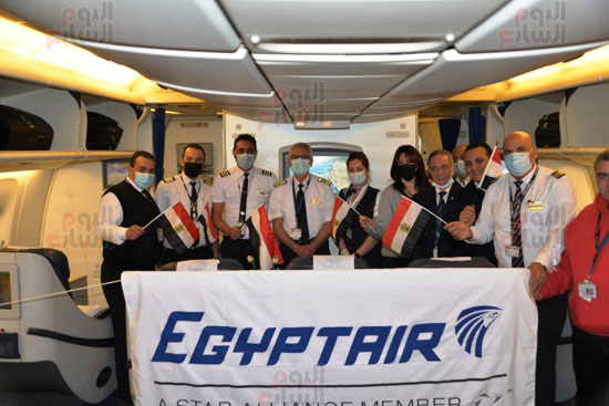 رحلات-خاصة-لمصر-للطيران-تنطلق-إلى-الكاميرون-لنقل-مشجعي-المنتخب-(7)