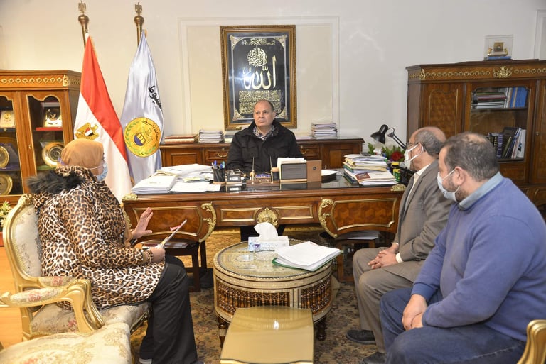 محافظ أسيوط يلتقي مدير مكتبة مصر العامة  (1)