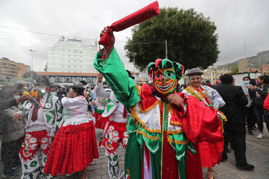 المهرجون فى شوارع بوليفيا