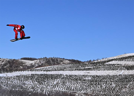 ماكس باروت الكندي في اللعب خلال التزلج على الجليد بأسلوب المنحدرات للرجال.