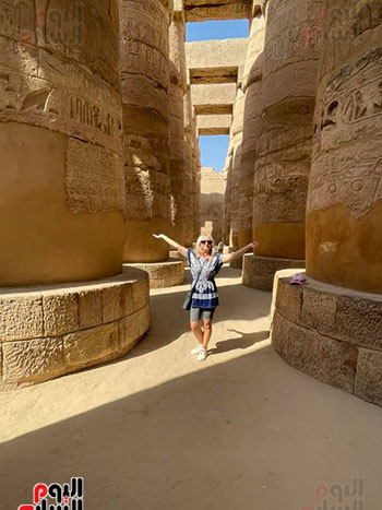 جميلات العالم يستمتعن بسحر المعابد (2)