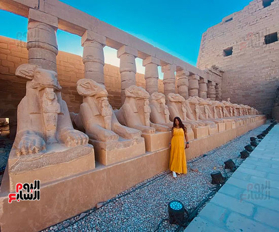 جميلات العالم يستمتعن بسحر المعابد (7)