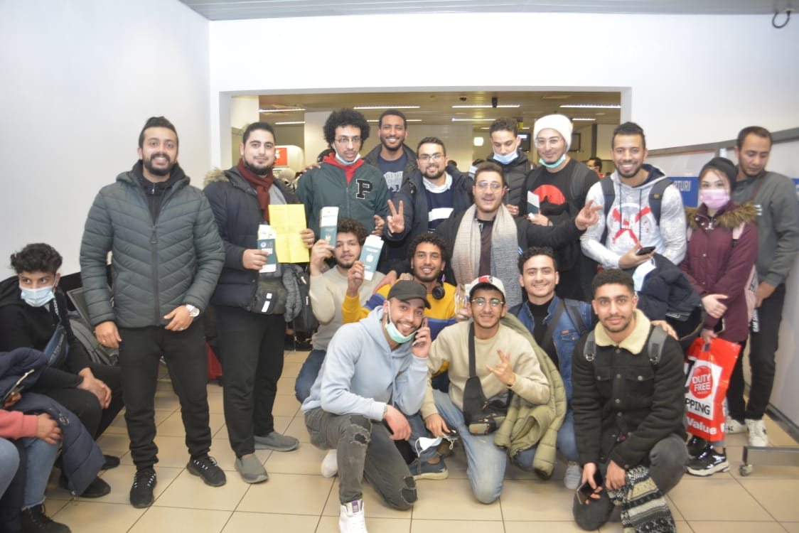 إقلاع رحلة ايركايرو إلى القاهرة وعلى متنها الطلبة المصريين المتواجدين فى رومانيا  (2)