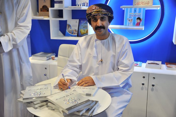 الدكتور محمد الفزاري فى معرض مسقط الدولى للكتاب 2022