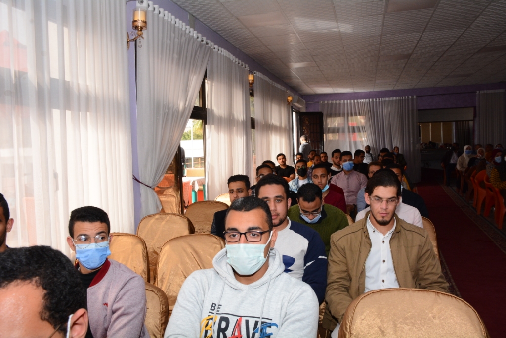 حفل تكريم طلاب مبادرة شباب مصر لرفع الوعي الصحي و المجتمعي بجامعة أسيوط (2)