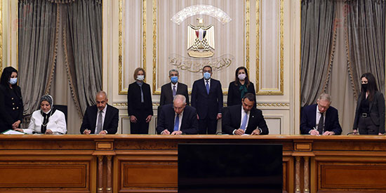 رئيس الوزراء يشهد مراسم توقيع مذكرة تفاهم بشأن مشروع إنتاج الأمونيا الخضراء من الهيدروجي