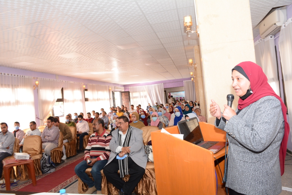 حفل تكريم طلاب مبادرة شباب مصر لرفع الوعي الصحي و المجتمعي بجامعة أسيوط (9)