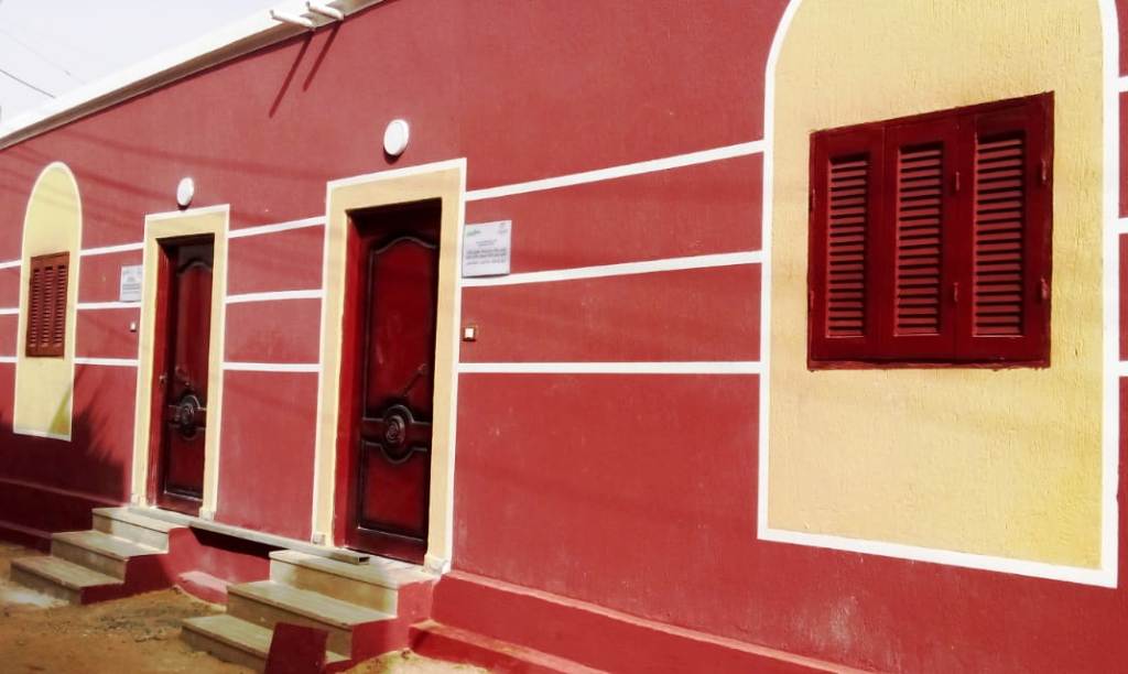 محافظ أسوان تسليم 30 منزلا بخور عواضة (2)