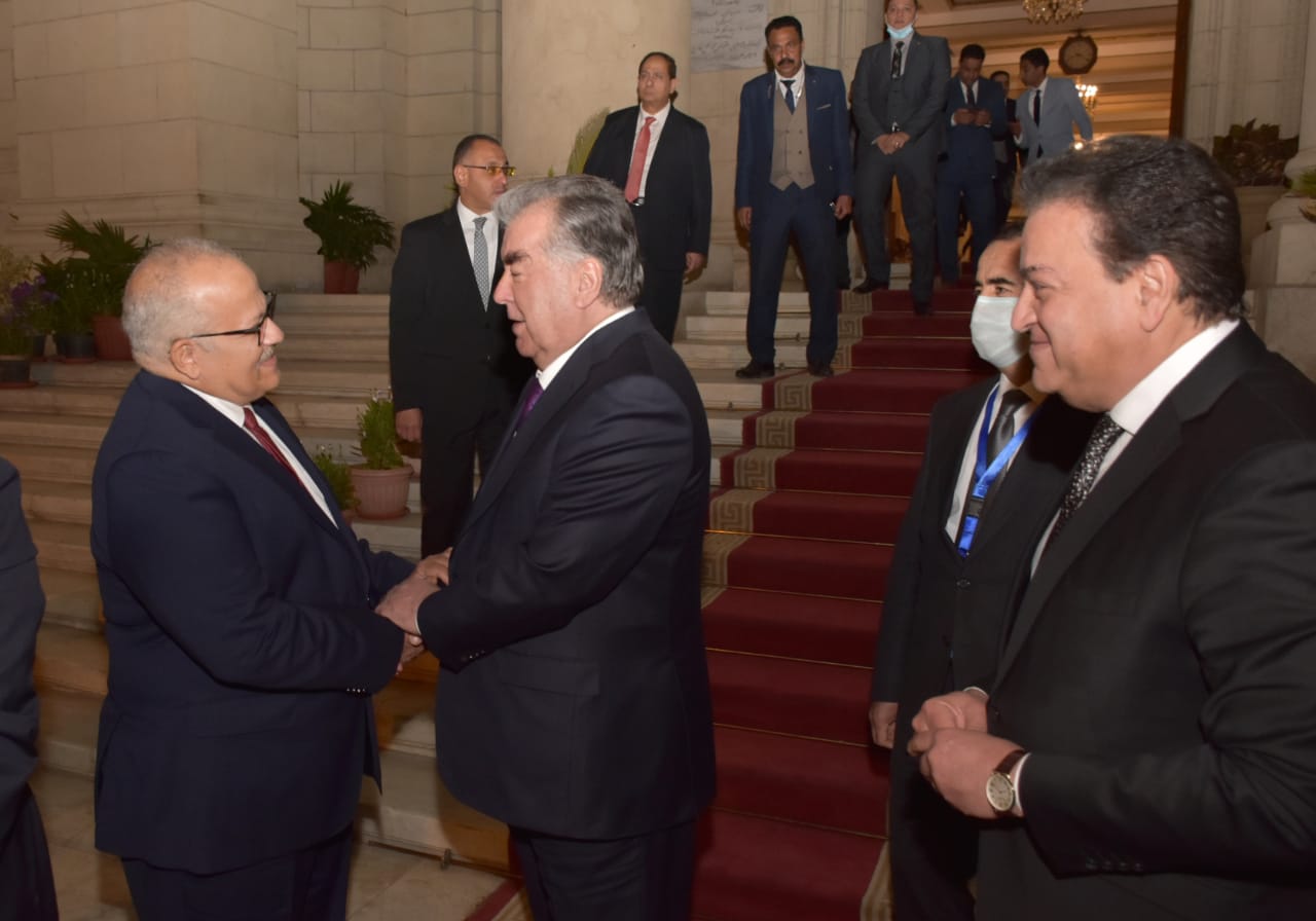 رئيس جامعة القاهرة ورئيس جمهورية طاجيكستان