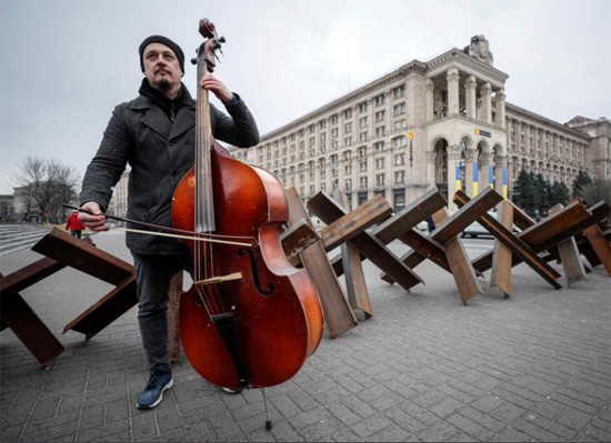 موسيقى فرى ماكس يميدان الاستقلال في وسط كييف