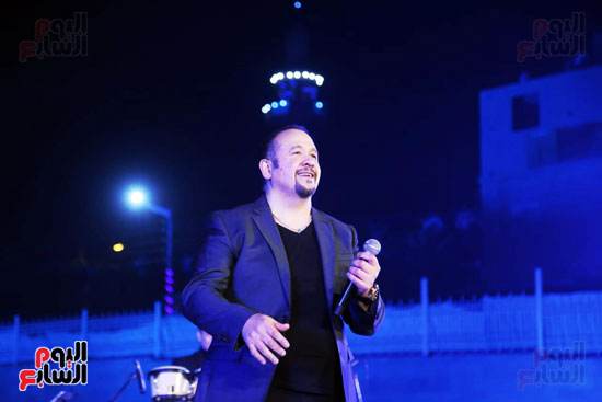 هشام عباس يغنى أشهر إغنيات جيل التسعينيات  (2)