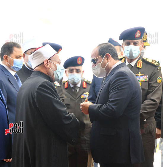 الرئيس-السيسى-يؤدى-صلاة-الجمعة-بمسجد-المشير-طنطاوى-(1)