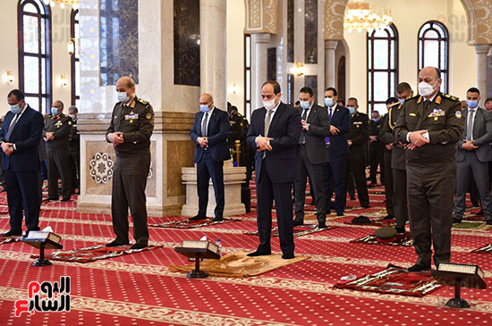 الرئيس-السيسى-يؤدى-صلاة-الجمعة-بمسجد-المشير-طنطاوى الرئيس-السيسى-يؤدى-صلاة-الجمعة-بمسجد-المشير-طنطاوى