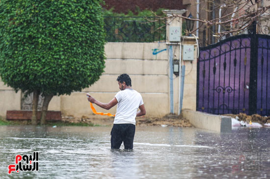 الأمطار أمام المنازل