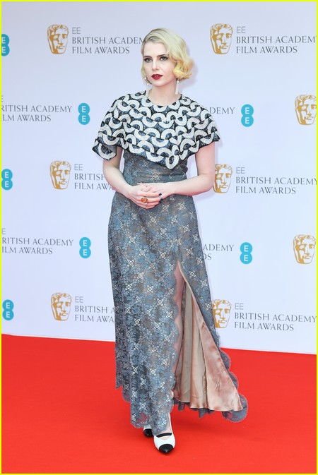 ليدي جاجا وسلمى حايك ولوسي بوينتون أول الحاضرين لحفل جوائز الـ BAFTA (6)