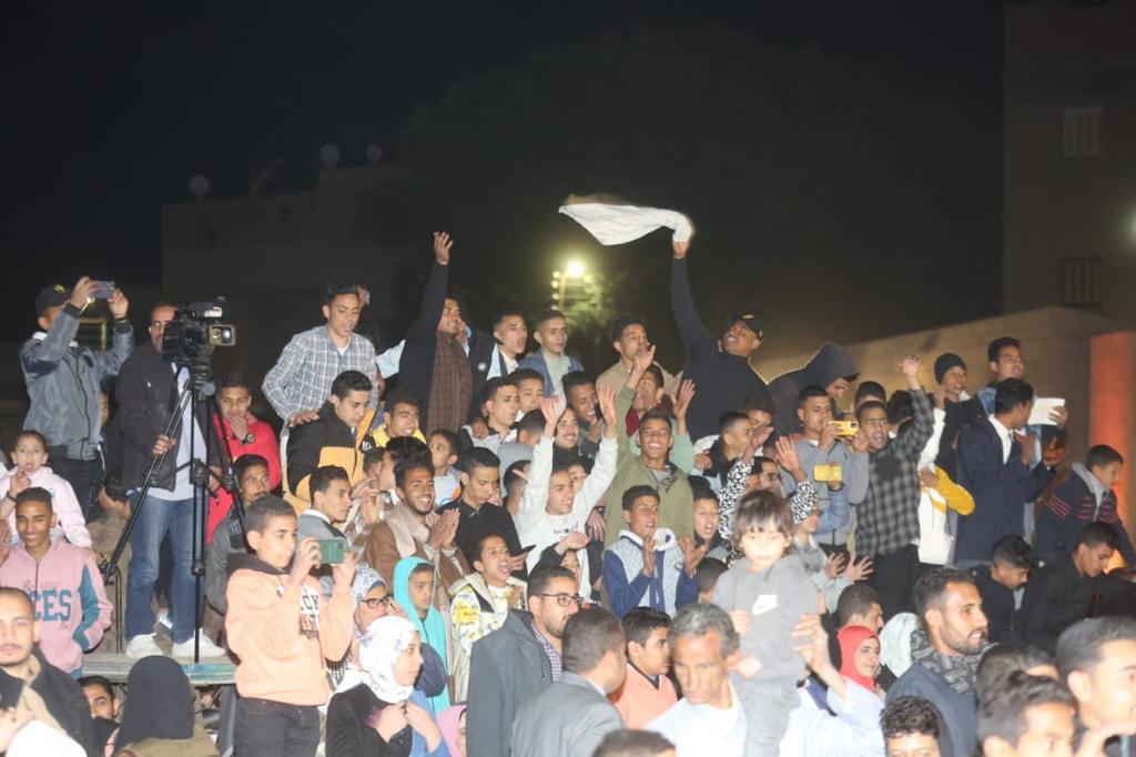 مدحت صالح يتألق بأجمل أغانيه في حفل ختام مهرجان أبيدوس بسوهاج ووزيرة الثقافة تؤكد  الحضور الجماهيري بالمهرجان فاق التوقعات (3)