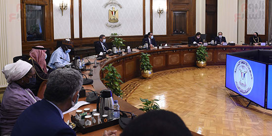 رئيس الوزراء يستقبل وفدا من مجلس حوكمة برنامج جسور التجارة العربية الأفريقية (2)
