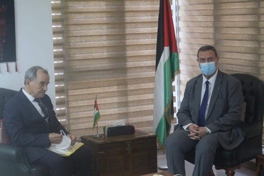 سفير فلسطين بالقاهرة يستقبل وفدًا من اتحاد المحامين العرب   (2)