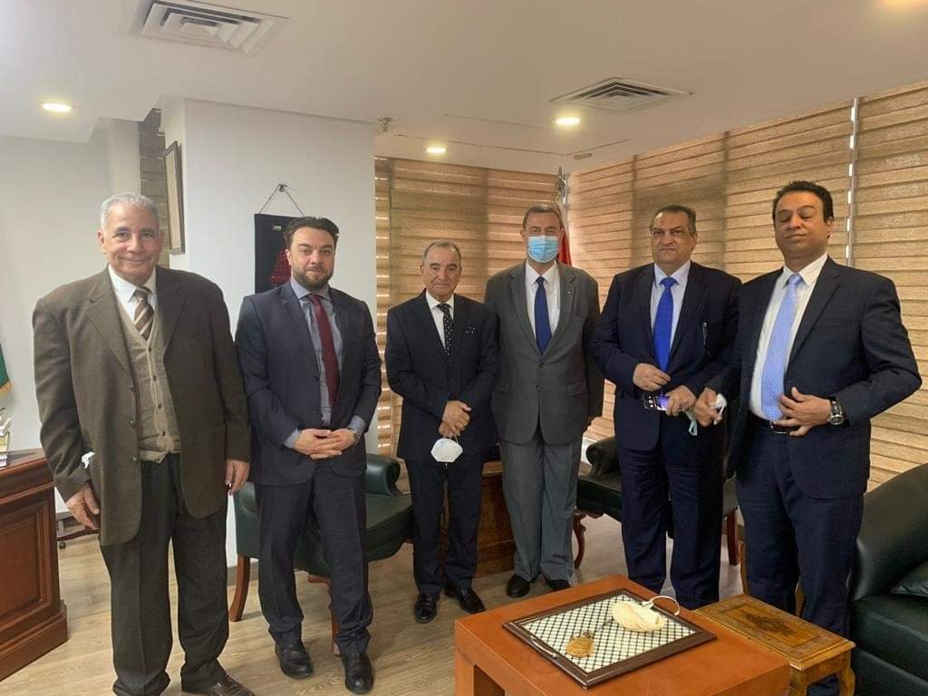 سفير فلسطين بالقاهرة يستقبل وفدًا من اتحاد المحامين العرب   (1)