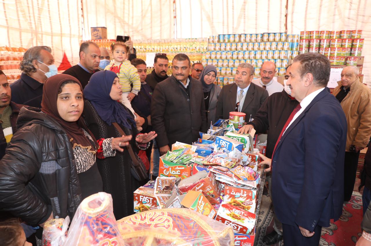 افتتاح معارض أهلا رمضان بشبين الكوم وقويسنا لبيع السلع الغذائية بأسعار مخفضة (4)