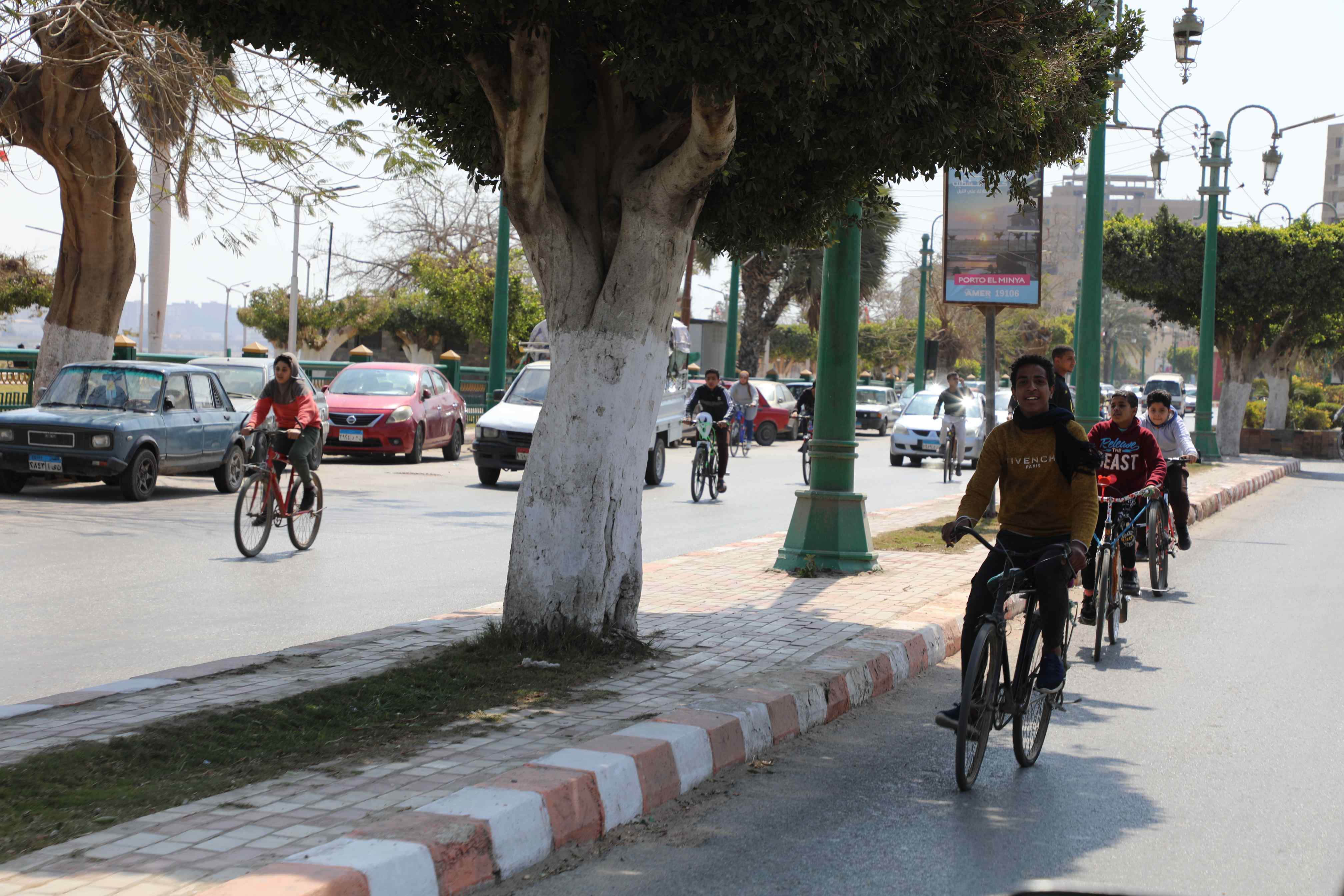 محافظ المنيا يطلق شارة البدء لماراثون الدراجات (11)