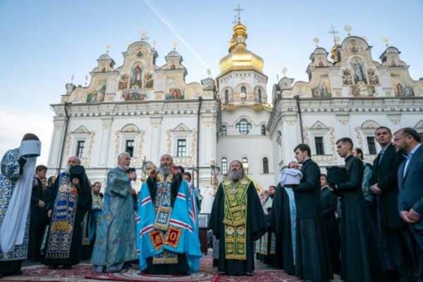 تاسيس كنيسة مستقلة باوكرانيا عن كنيسة روسيا