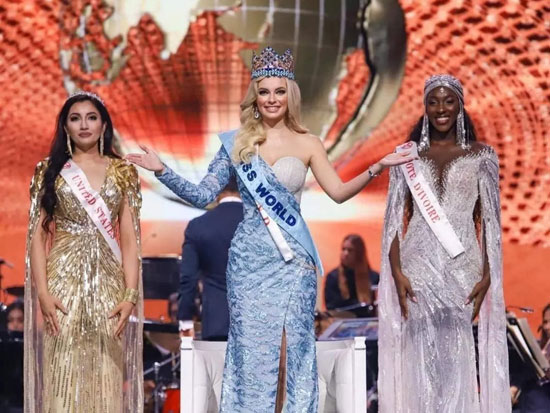 البولندية كارولينا بيلاوسكا تتزين بتاج ملكة جمال العالم 2021 (11)