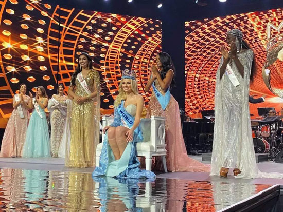 البولندية كارولينا بيلاوسكا تتزين بتاج ملكة جمال العالم 2021 (18)