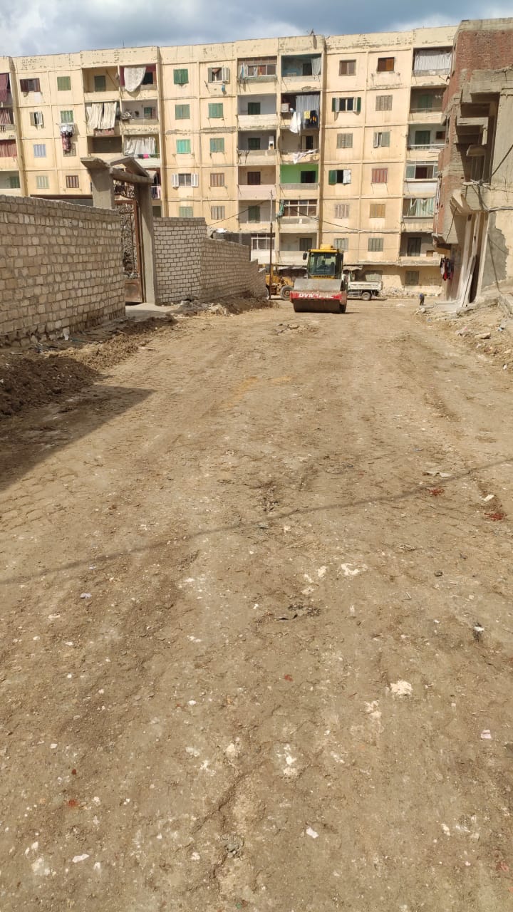 رصف 8 شوارع رئيسية بمتفرعاتهم بحي العجمي (1)