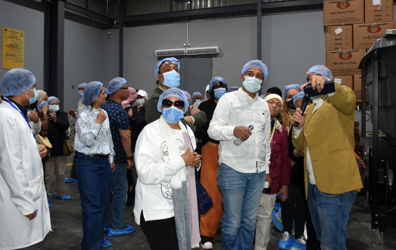 الشركة الوطنية للمشروعات الإنتاجية (صافى) بسيوة تستقبل وفداً من جمعية إحياء التراث المصرى (1)