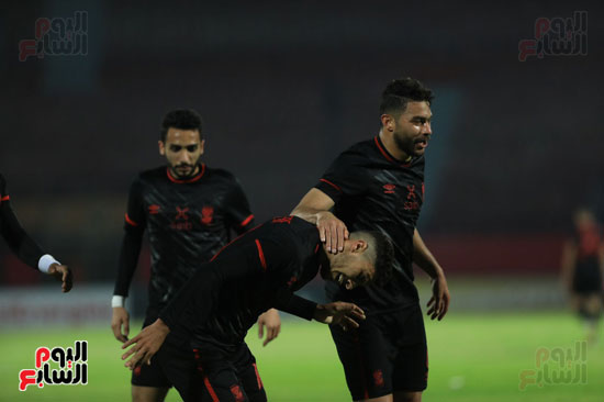 الهدف الثانى للاهلى فى مرمى المريخ بقدم محمد شريف (3)