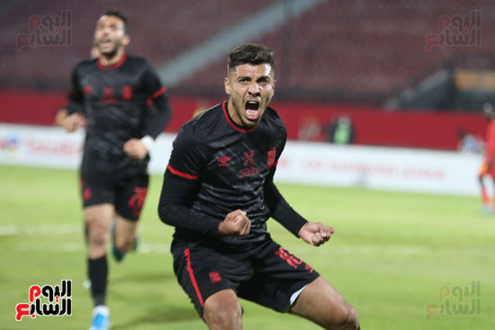 الهدف الثانى للاهلى فى مرمى المريخ بقدم محمد شريف (1)