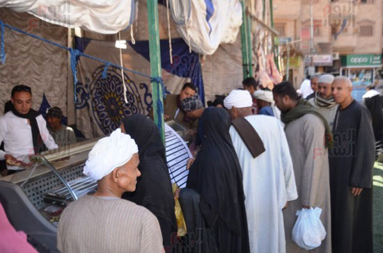 الاهالى-يشترون-اللحوم-والدواجن-المخفضة الاهالى-يشترون-اللحوم-والدواجن-المخفضة