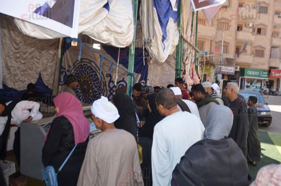 الاقبال-الكبير-من-ابناء-اسنا-على-المعرض الاقبال-الكبير-من-ابناء-اسنا-على-المعرض