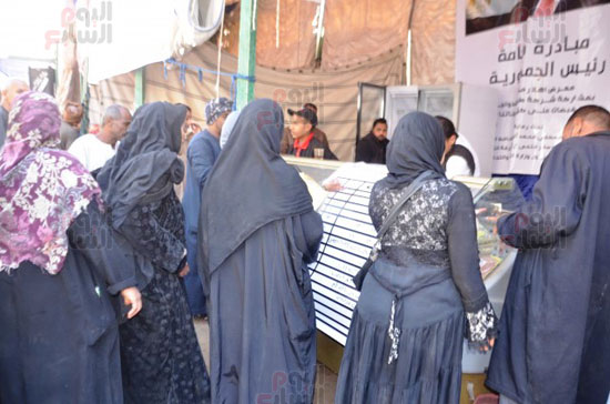 اقبال-السيدات-على-المعرض اقبال-السيدات-على-المعرض