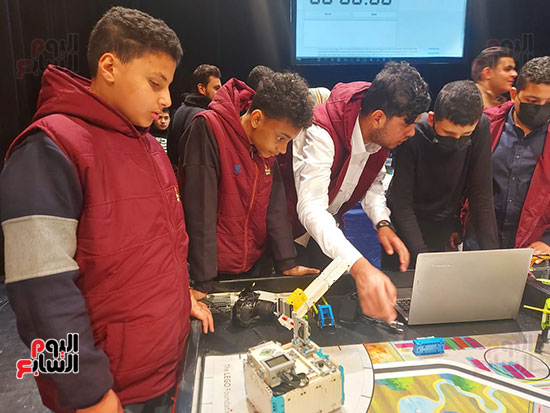 Egyptian students take the world of robots and software by storm (12)
