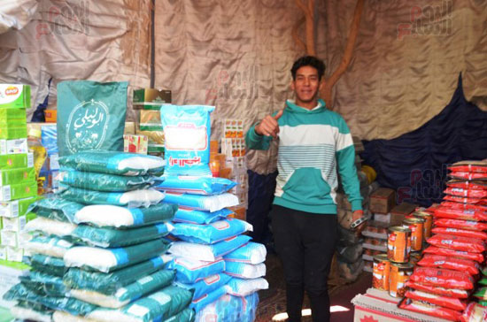 جانب-من-السلع-الغذائية-داخل-المعرض جانب-من-السلع-الغذائية-داخل-المعرض