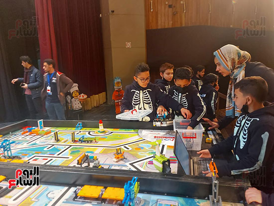 Egyptian students enter the world of robots and software (9)