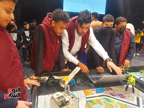 Egyptian students take the world of robots and software by storm (13)