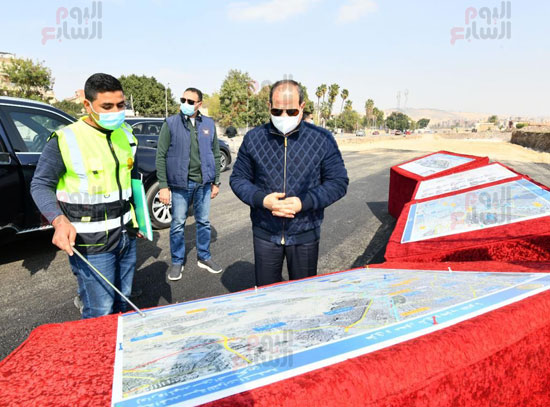 الرئيس السيسى يتفقد أعمال تطوير منطقة مصر القديمة والقاهرة التاريخية (1)
